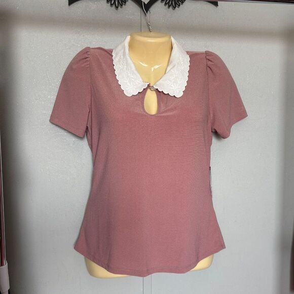 Tops - flower & feather NWT Size Medium blouse top collared boho